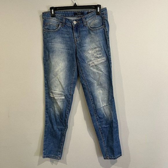 JESSICA SIMPSON Light Wash Distressed Weekend Relaxed Skinny Jeans (26) - Picture 2 of 8